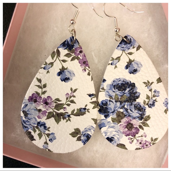 NEW LIGHTWEIGHT FLORAL TEARDROP EARRINGS - Picture 6 of 8